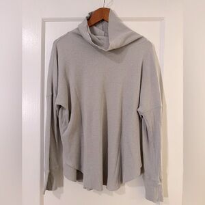 Aritzia long sleeve light weight  in Light Gray oversized, classic